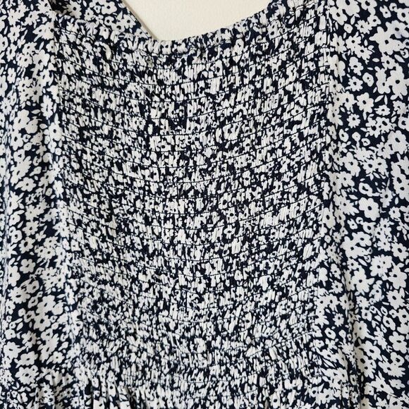 EUC OLD NAVY FLORAL V NECK SOFT JUMPSUIT SIZE SMALL - Picture 3 of 16